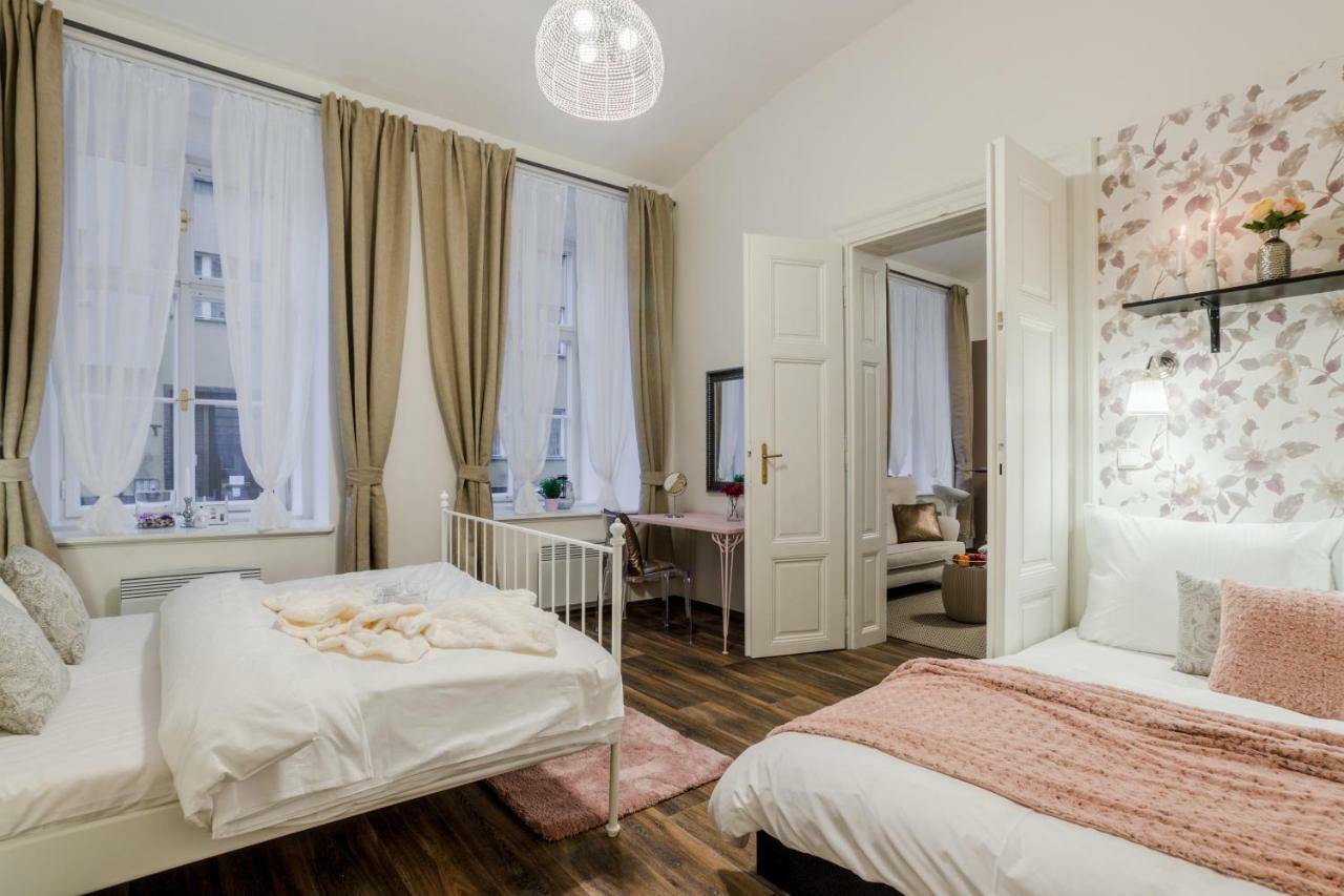 Prague Apt Near Charles Bridge By Michal&Friends Eksteriør billede