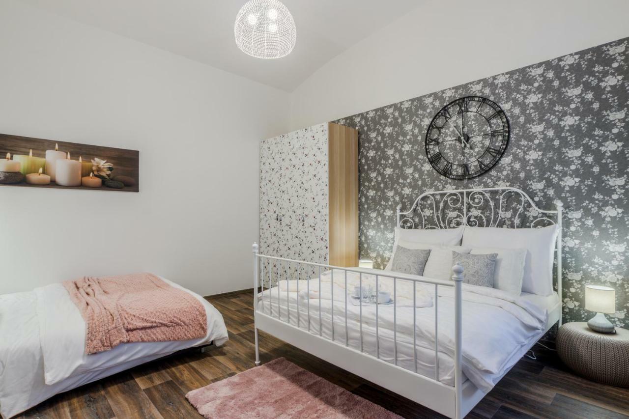 Prague Apt Near Charles Bridge By Michal&Friends Eksteriør billede